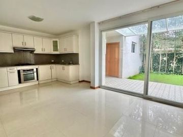 Exclusiva Casa en Urbanización Privada – Sector El Nacional | $183,000
