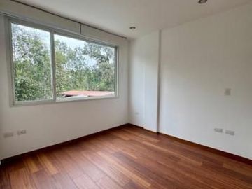 Exclusiva Casa en Urbanización Privada – Sector El Nacional | $183,000