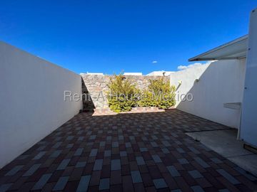 CASA EN RENTA ZIBATA QUERETARO