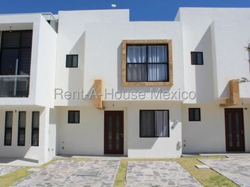 CASA EN RENTA ZIBATA QUERETARO