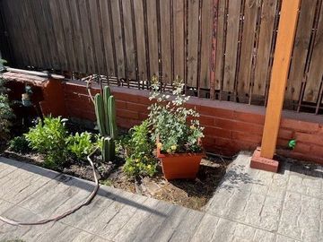 MAIPÚ, CASA EN PASAJE CERRADO, 2 DORM. 1 BAÑO, 1 EST., JARDIN. PRÓXIMA A FUTURA ESTACIÓN DE TREN MELIPILLA - ESTACIÓN CENTRAL.