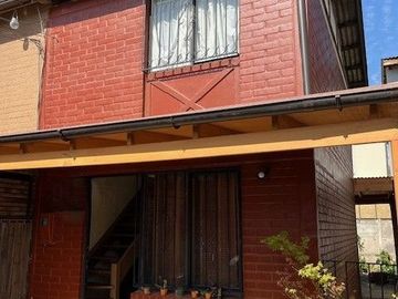 MAIPÚ, CASA EN PASAJE CERRADO, 2 DORM. 1 BAÑO, 1 EST., JARDIN. PRÓXIMA A FUTURA ESTACIÓN DE TREN MELIPILLA - ESTACIÓN CENTRAL.