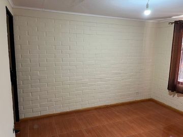 MAIPÚ, CASA EN PASAJE CERRADO, 2 DORM. 1 BAÑO, 1 EST., JARDIN. PRÓXIMA A FUTURA ESTACIÓN DE TREN MELIPILLA - ESTACIÓN CENTRAL.