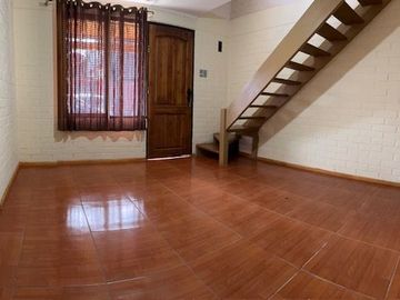 MAIPÚ, CASA EN PASAJE CERRADO, 2 DORM. 1 BAÑO, 1 EST., JARDIN. PRÓXIMA A FUTURA ESTACIÓN DE TREN MELIPILLA - ESTACIÓN CENTRAL.