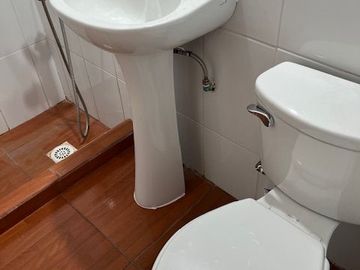 MAIPÚ, CASA EN PASAJE CERRADO, 2 DORM. 1 BAÑO, 1 EST., JARDIN. PRÓXIMA A FUTURA ESTACIÓN DE TREN MELIPILLA - ESTACIÓN CENTRAL.