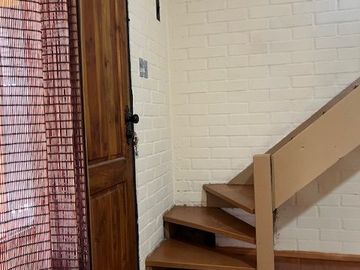 MAIPÚ, CASA EN PASAJE CERRADO, 2 DORM. 1 BAÑO, 1 EST., JARDIN. PRÓXIMA A FUTURA ESTACIÓN DE TREN MELIPILLA - ESTACIÓN CENTRAL.