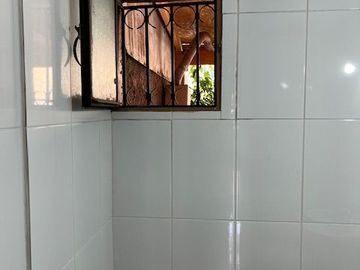 MAIPÚ, CASA EN PASAJE CERRADO, 2 DORM. 1 BAÑO, 1 EST., JARDIN. PRÓXIMA A FUTURA ESTACIÓN DE TREN MELIPILLA - ESTACIÓN CENTRAL.