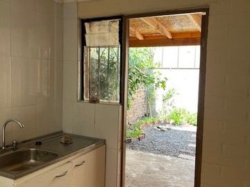 MAIPÚ, CASA EN PASAJE CERRADO, 2 DORM. 1 BAÑO, 1 EST., JARDIN. PRÓXIMA A FUTURA ESTACIÓN DE TREN MELIPILLA - ESTACIÓN CENTRAL.