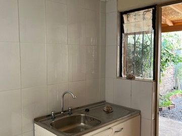 MAIPÚ, CASA EN PASAJE CERRADO, 2 DORM. 1 BAÑO, 1 EST., JARDIN. PRÓXIMA A FUTURA ESTACIÓN DE TREN MELIPILLA - ESTACIÓN CENTRAL.