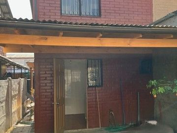 MAIPÚ, CASA EN PASAJE CERRADO, 2 DORM. 1 BAÑO, 1 EST., JARDIN. PRÓXIMA A FUTURA ESTACIÓN DE TREN MELIPILLA - ESTACIÓN CENTRAL.