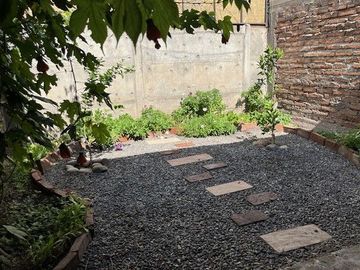 MAIPÚ, CASA EN PASAJE CERRADO, 2 DORM. 1 BAÑO, 1 EST., JARDIN. PRÓXIMA A FUTURA ESTACIÓN DE TREN MELIPILLA - ESTACIÓN CENTRAL.