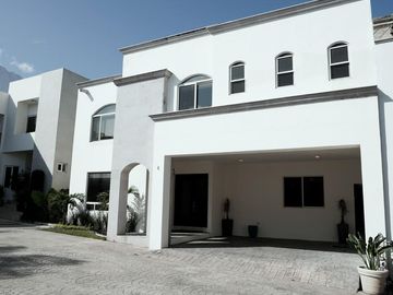 Venta Casa en San Pedro Garza García, Jerónimo Siller, Nuevo león, México