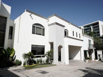 Venta Casa en San Pedro Garza García, Jerónimo Siller, Nuevo león, México