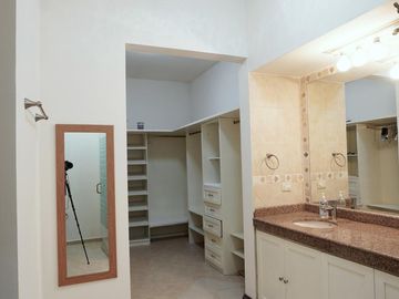 Venta Casa en San Pedro Garza García, Jerónimo Siller, Nuevo león, México