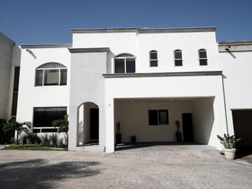 Venta Casa en San Pedro Garza García, Jerónimo Siller, Nuevo león, México