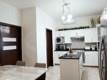 Venta Casa en San Pedro Garza García, Jerónimo Siller, Nuevo león, México