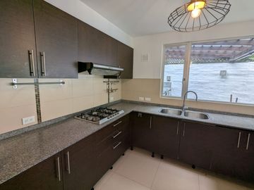 CASA DE VENTA 3 DORMITORIOS CUMBAYA SECTOR EL NACIONAL