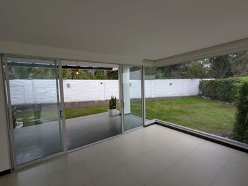 CASA DE VENTA 3 DORMITORIOS CUMBAYA SECTOR EL NACIONAL