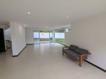 CASA DE VENTA 3 DORMITORIOS CUMBAYA SECTOR EL NACIONAL