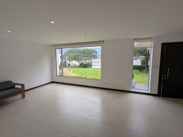 CASA DE VENTA 3 DORMITORIOS CUMBAYA SECTOR EL NACIONAL