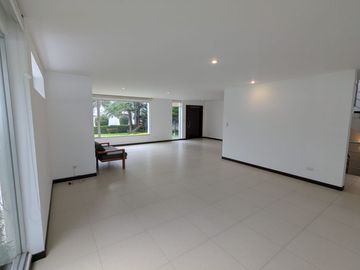 CASA DE VENTA 3 DORMITORIOS CUMBAYA SECTOR EL NACIONAL