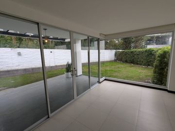 CASA DE VENTA 3 DORMITORIOS CUMBAYA SECTOR EL NACIONAL
