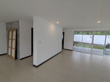 CASA DE VENTA 3 DORMITORIOS CUMBAYA SECTOR EL NACIONAL