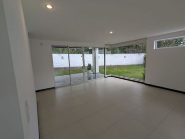 CASA DE VENTA 3 DORMITORIOS CUMBAYA SECTOR EL NACIONAL