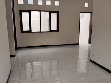 Dijual Rumah Siap Huni di Perumahan Bukit Palma Citraland Surabaya Barat
