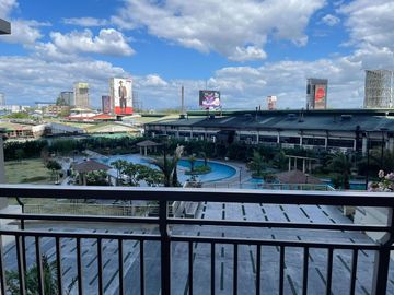 𝟏𝟐% 𝐃𝐏 𝐏𝐑𝐎𝐌𝐎|𝐒𝐎𝐍𝐎𝐑𝐀 𝐆𝐀𝐑𝐃𝐄𝐍 𝐑𝐄𝐒𝐈𝐃𝐄𝐍𝐂𝐄𝐒 2 Bedroom Condo in Alabang Zapote Rd. Las Piñas City at the back Robinsons Place