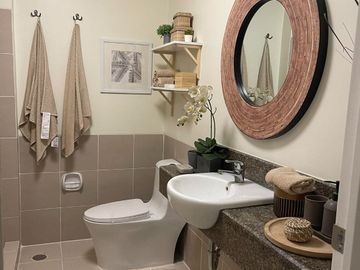 𝟏𝟐% 𝐃𝐏 𝐏𝐑𝐎𝐌𝐎|𝐒𝐎𝐍𝐎𝐑𝐀 𝐆𝐀𝐑𝐃𝐄𝐍 𝐑𝐄𝐒𝐈𝐃𝐄𝐍𝐂𝐄𝐒 2 Bedroom Condo in Alabang Zapote Rd. Las Piñas City at the back Robinsons Place