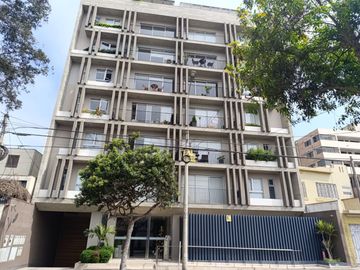 🏡✨¡Alquiler De Exclusivo Y Moderno Departamento Con Terraza En Miraflores✨🏡⁣ ⁣