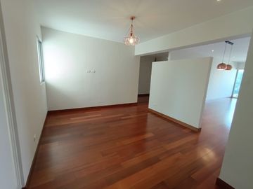 🏡✨¡Alquiler De Exclusivo Y Moderno Departamento Con Terraza En Miraflores✨🏡⁣ ⁣