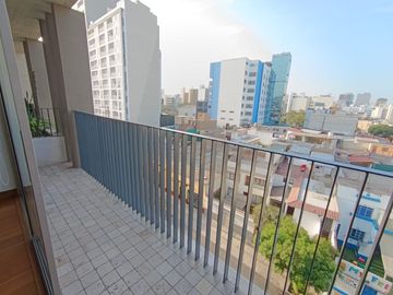 🏡✨¡Alquiler De Exclusivo Y Moderno Departamento Con Terraza En Miraflores✨🏡⁣ ⁣