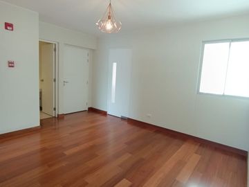 🏡✨¡Alquiler De Exclusivo Y Moderno Departamento Con Terraza En Miraflores✨🏡⁣ ⁣