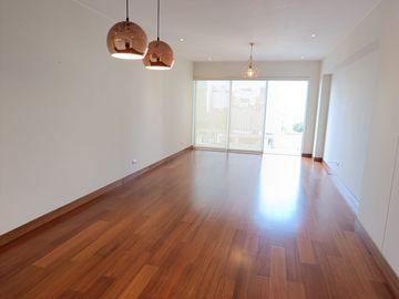🏡✨¡Alquiler De Exclusivo Y Moderno Departamento Con Terraza En Miraflores✨🏡⁣ ⁣
