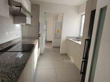 🏡✨¡Alquiler De Exclusivo Y Moderno Departamento Con Terraza En Miraflores✨🏡⁣ ⁣