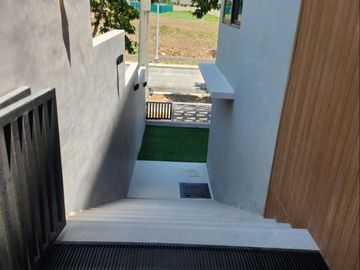 FOR SALE - Three Storey House with Roof deck in Venare, Nuvali, Canlubang, Calamba, Laguna