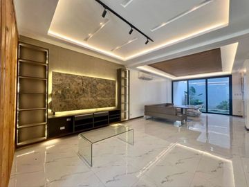 Brand New 7 Bedroom House and Lot with Swimming Pool in Multinational Village For Sale