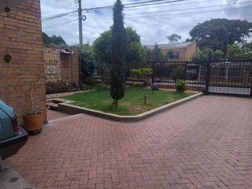 Excelente oportunidad de Vivenda ó Inversión, casa en Niza