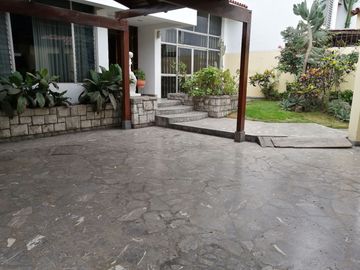 Oferta, bajó de precio ! Vendo casa en avenida Las Artes Nortes .San Borja