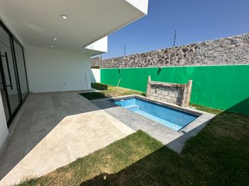 Casa con alberca en Fracc. La Espiga, Querétaro.