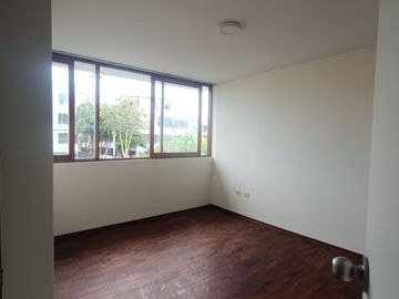 Las Gardenias Surco amplio departamento cerca a parque