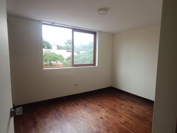 Las Gardenias Surco amplio departamento cerca a parque
