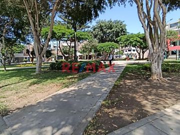 Departamento Amplio En Los Jardines De Surco