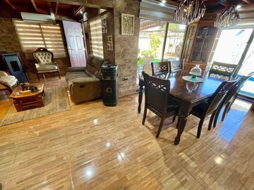 SE VENDE HERMOSA Y ACOGEDORA CASA CON PISCINA A PASOS DE LA ESTACIÓN SARGENTO ALDEA EN VILLA ALEMANA - V REGIÓN!