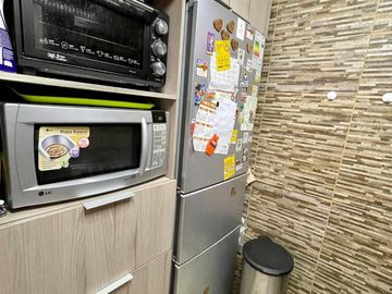SE VENDE HERMOSA Y ACOGEDORA CASA CON PISCINA A PASOS DE LA ESTACIÓN SARGENTO ALDEA EN VILLA ALEMANA - V REGIÓN!