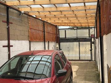 SE VENDE HERMOSA Y ACOGEDORA CASA CON PISCINA A PASOS DE LA ESTACIÓN SARGENTO ALDEA EN VILLA ALEMANA - V REGIÓN!