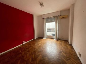 Monoambiente en Edificio Talcahuano y Av Santa Fe