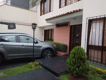 Acogedora Casa en VENTA en Surco con excelentes acabados🏡